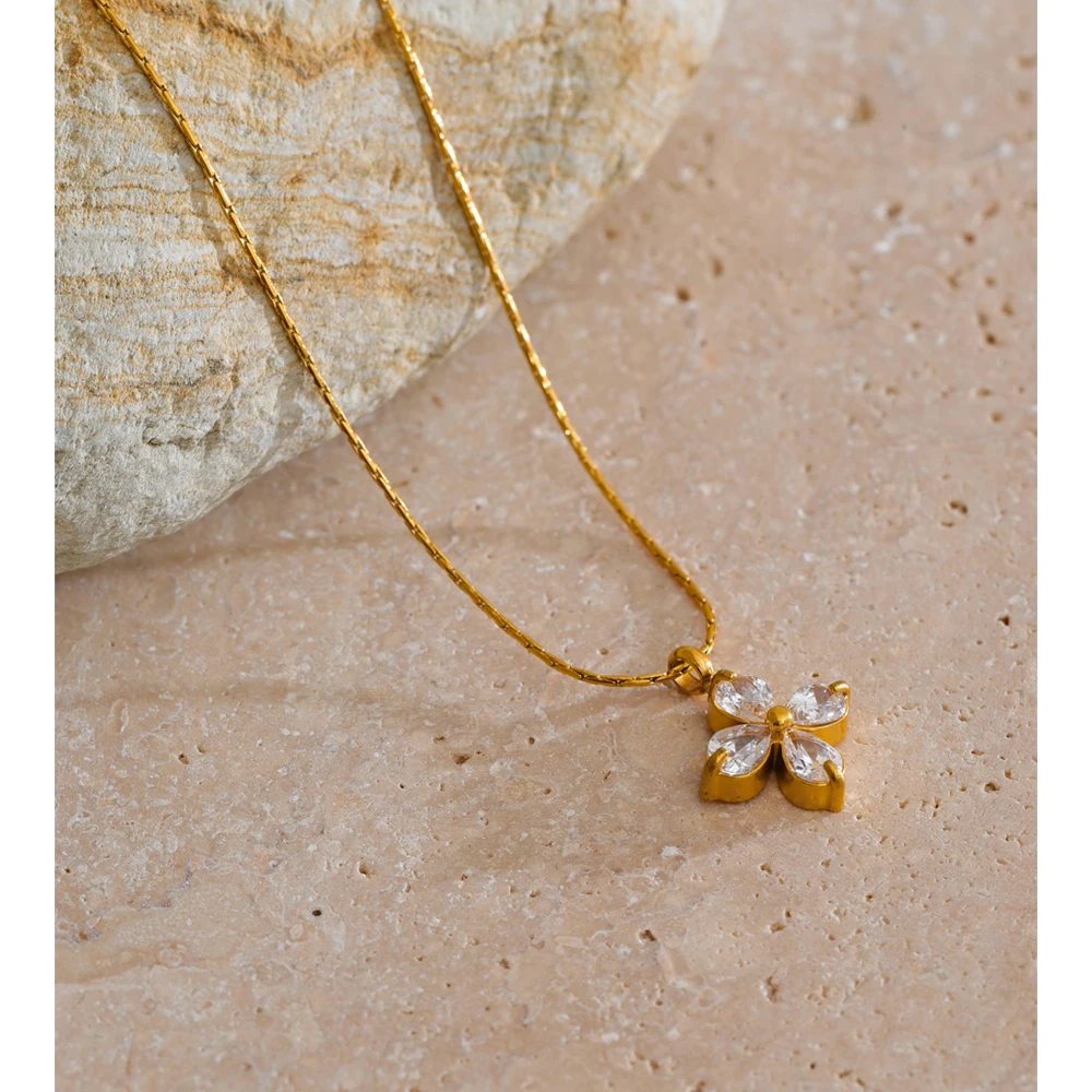 Sparkling Flower Necklace
