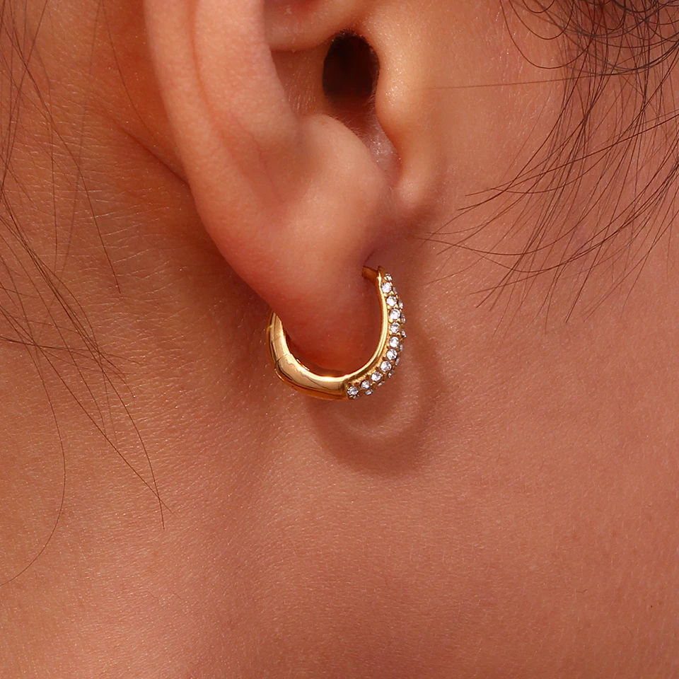 Huan Orecchini a cerchio rotondi semplici ed eleganti con zirconi cubici completi per le donne Orecchini minimalisti Regalo Gioielli con anello per l'orecchio fresco  36