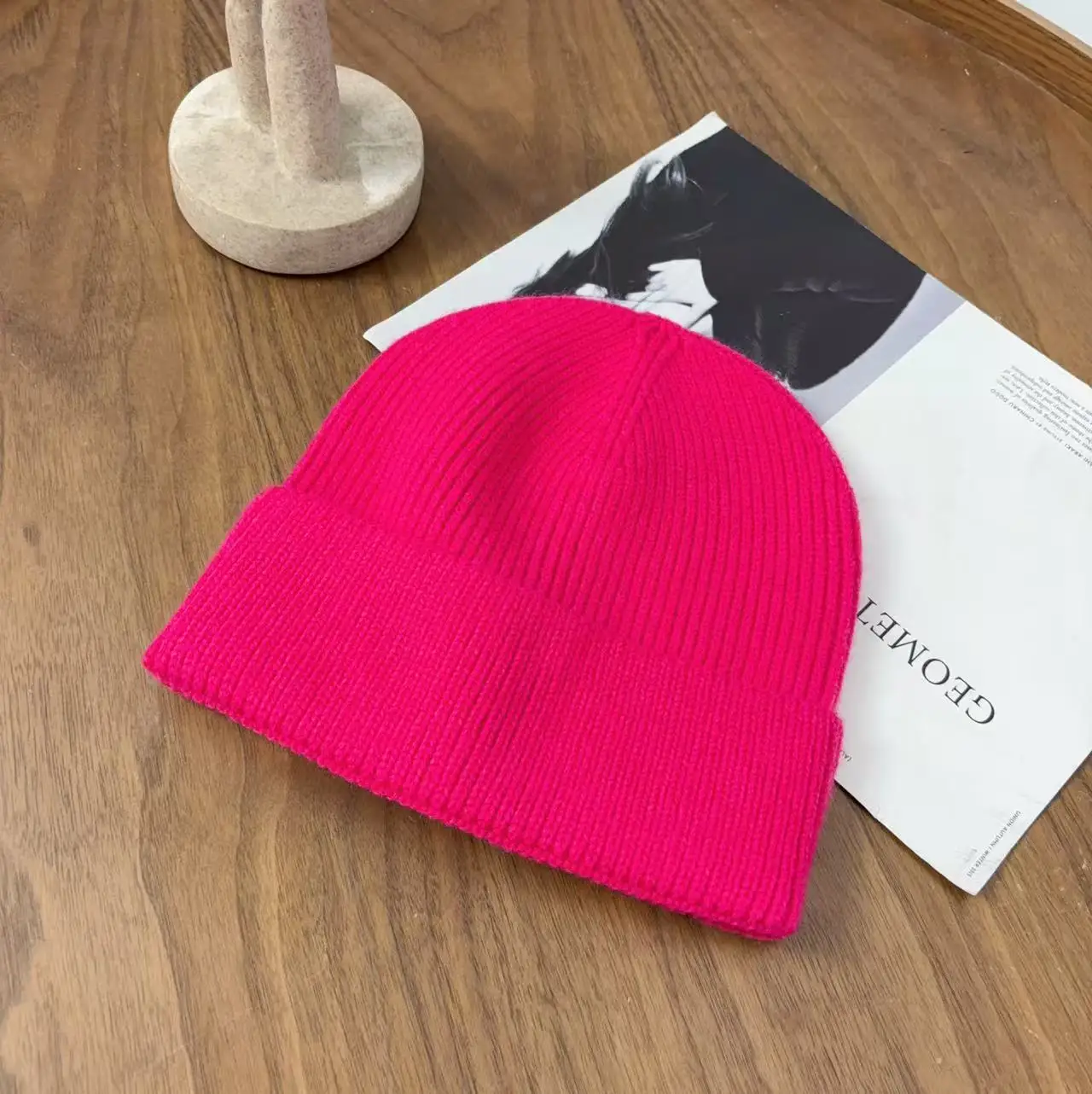 VISROVER 12 Farben Einfarbige Acryl-Mützen Wintermütze für Damen, am besten passende Acryl-Damenmützen für den Herbst, warme Skullies im Großhandel – Detail 8