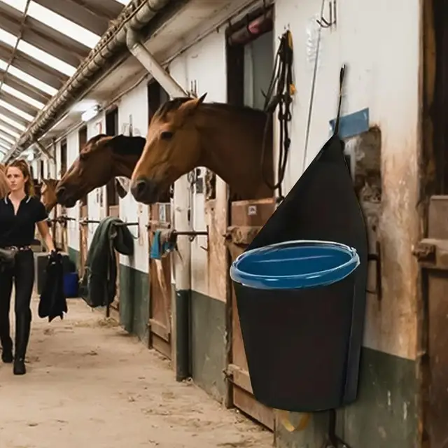 Horse Feed Bag For 5 Gallon Bucket 900D Polyester Livestock Feeder Holder Portable hanging Organizer for Stall Indoor Outdoor