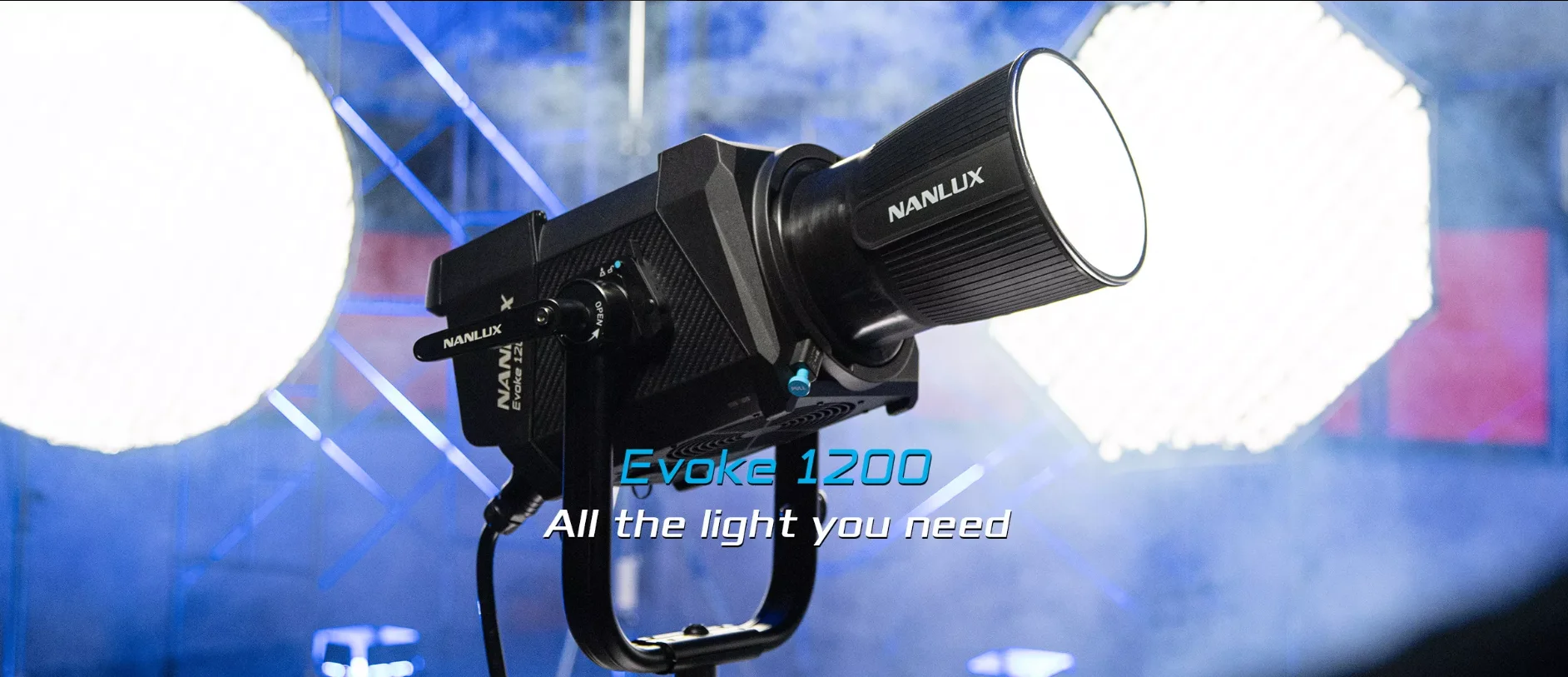 Evoke 900C EVOKE 1200B RGB LED Spot Light with carry bag for Studio Film Product
