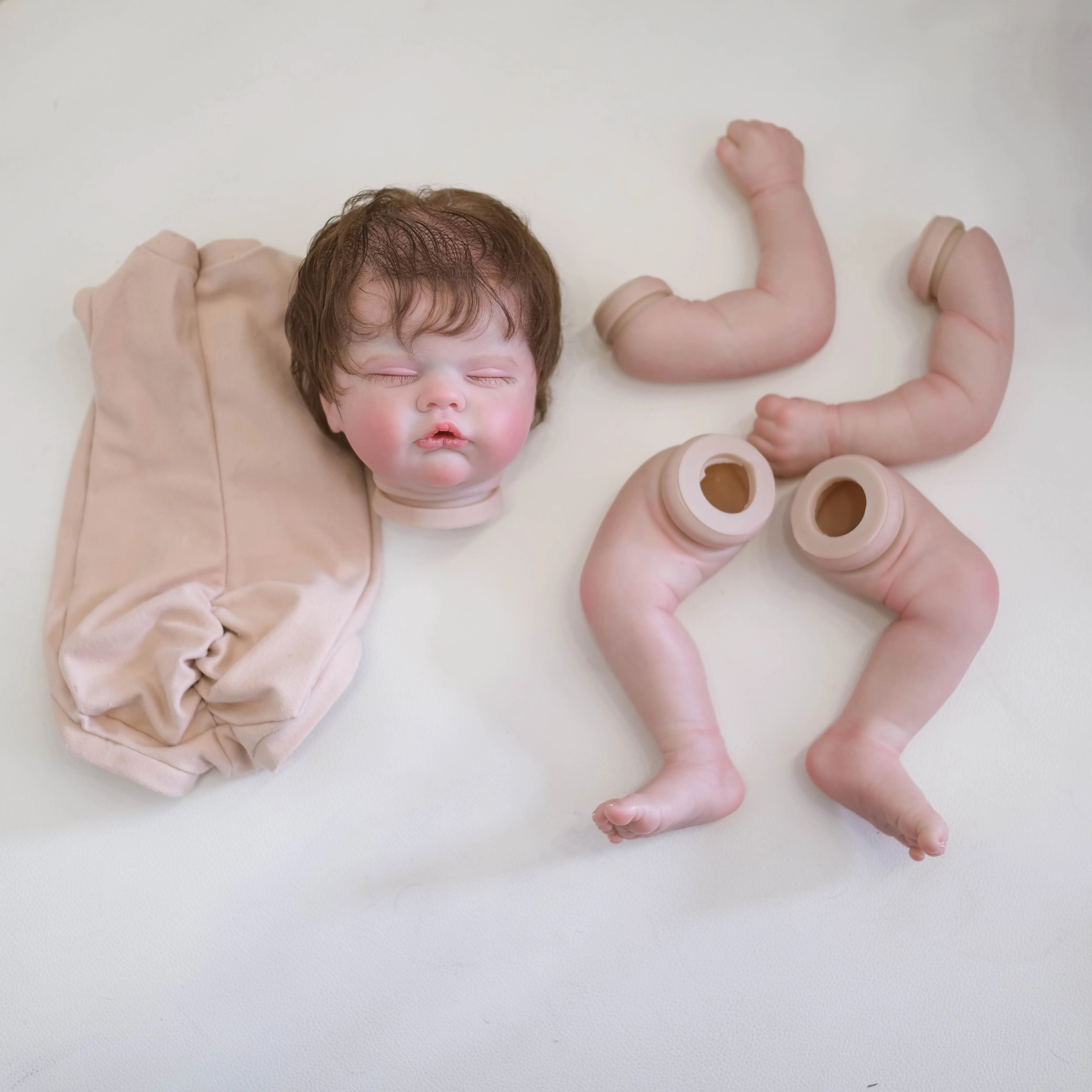 NPK 19 Zoll lebensechte Quinbee Reborn Puppenbausatz Neugeborene Babypuppe Handgewurzeltes Haar bemalte Puppenteile Unvollendete Sammlerfigur – Detail 2