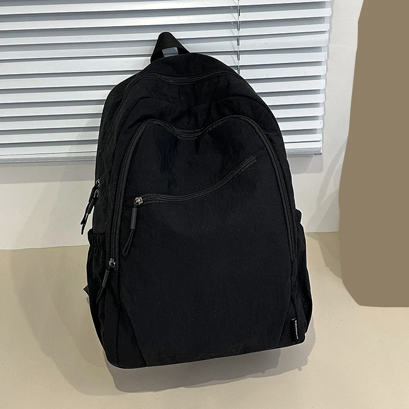 Backpack, large capacity, adjustable shoulder straps, suitable for school, campus travel, and work, with a secure zipper closure