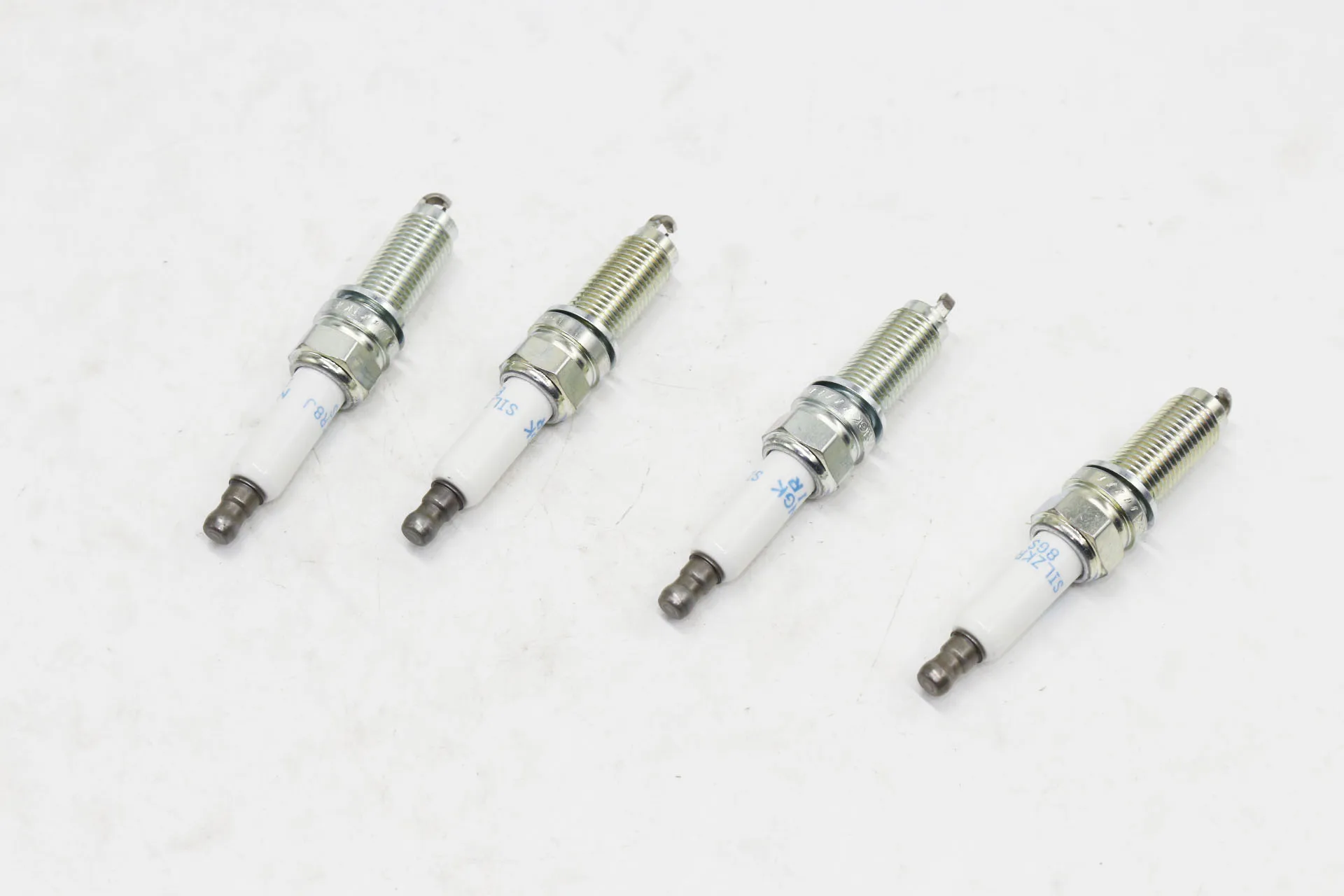 あ Amazon.com: Genuine OEM 18875-08085 Spark Plug 4 PCs Set