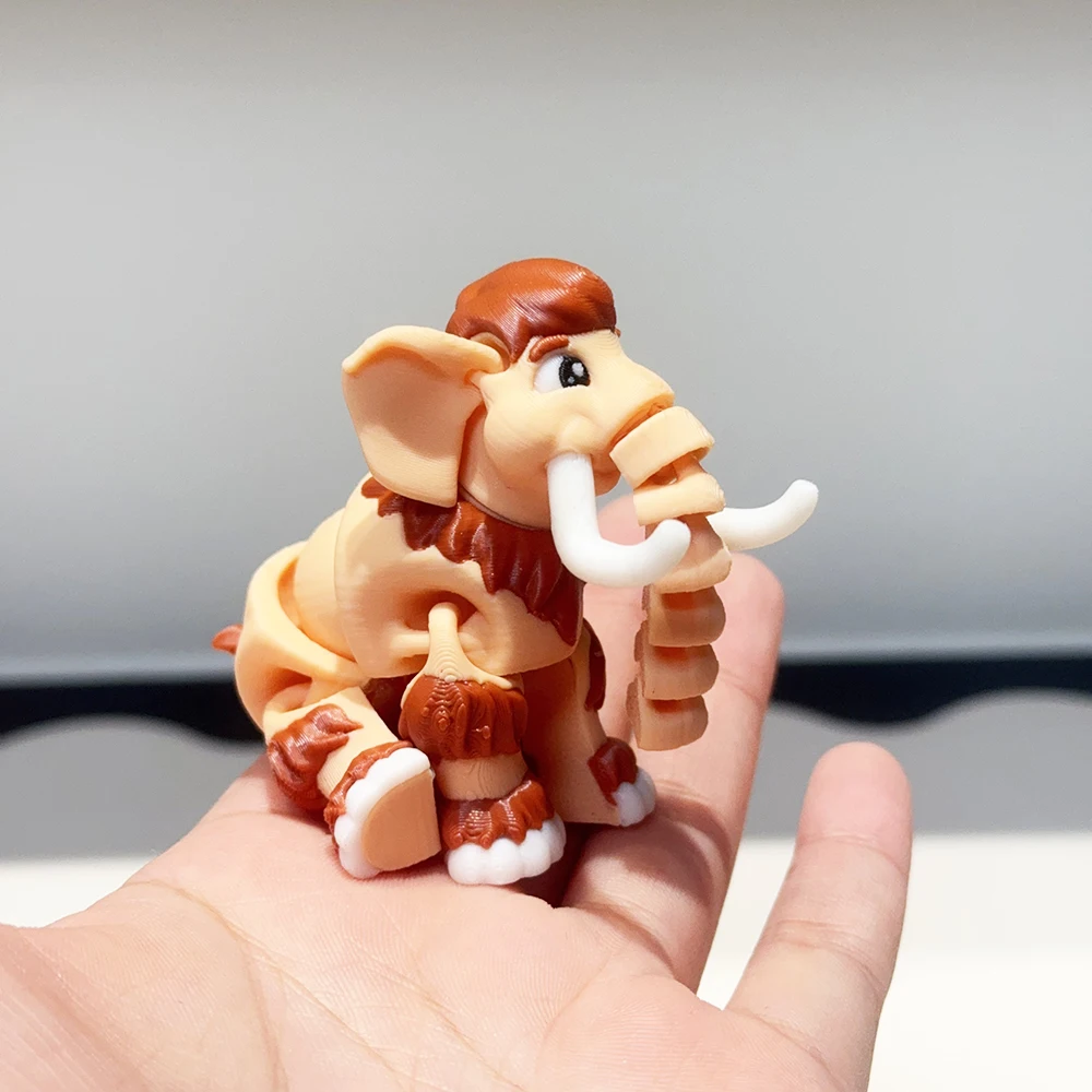 Giochi Gadget di Modelli 3D Snodabili: Giocattoli che prendono vita 57 Piccolo mammut giocattolo in mano