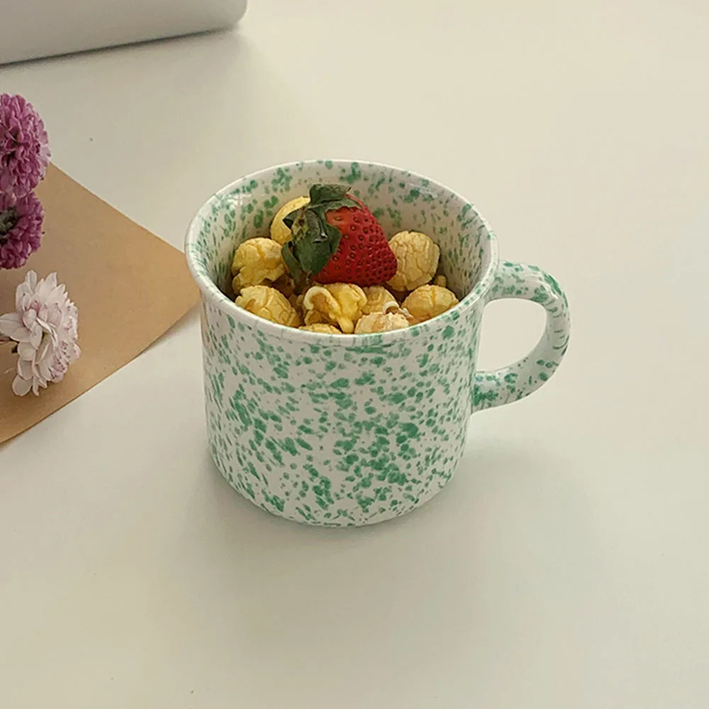 كوب قهوة الإفطار على الطراز الكلاسيكي