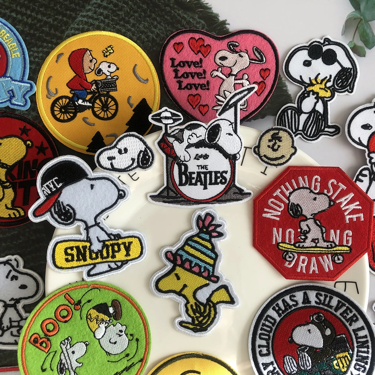 Нашивки с вышивкой Snoopy с изображением милой собаки, нашивки на одежду, наклейки для куртки, мультяшный декор, штаны, сумки, нашивки для одежды (art.: 3920c628ecfbb) - 3920c628ecfbb