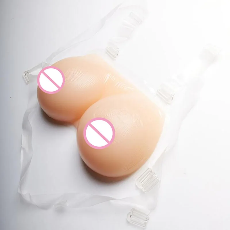 latex of silicone gel was made from the CD, and the fake breast prosthesis was simulated after the operation