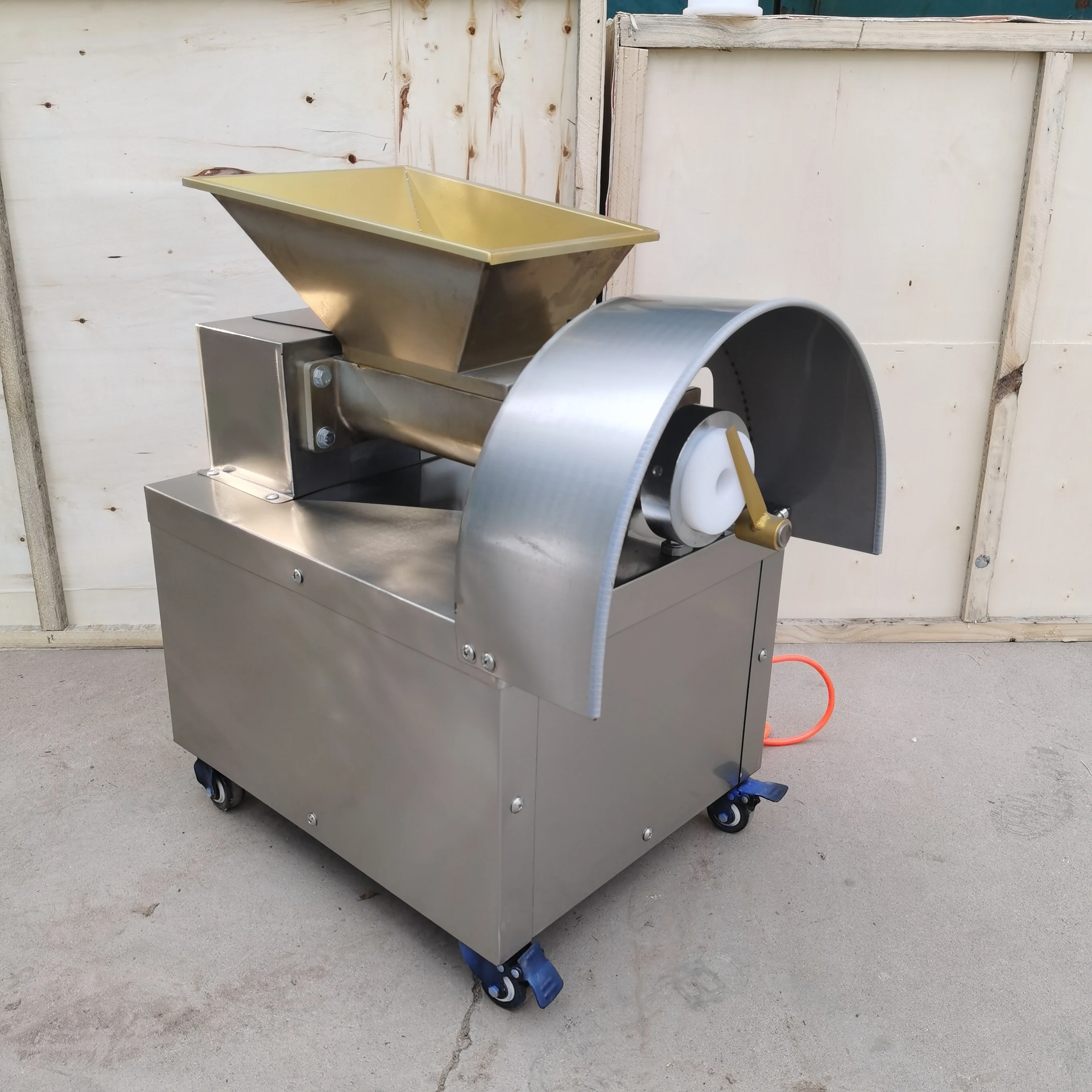 

Коммерческий Электрический пневматический резак для теста, двойной нож с фланцевым покрытием, с двойной скоростью регулирования