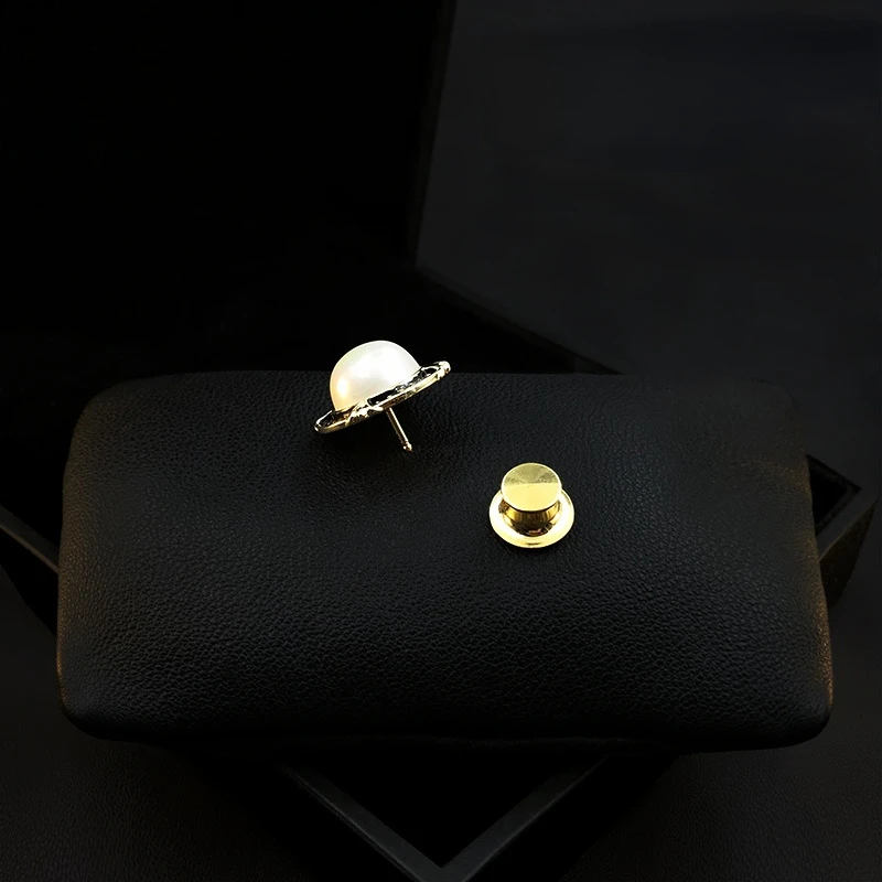 Upscale Retro Small Brooch Exquisite Women's Fixed Collar Pins Simple Versatile Design Sense Neckline Accessories Pearl Jewelry