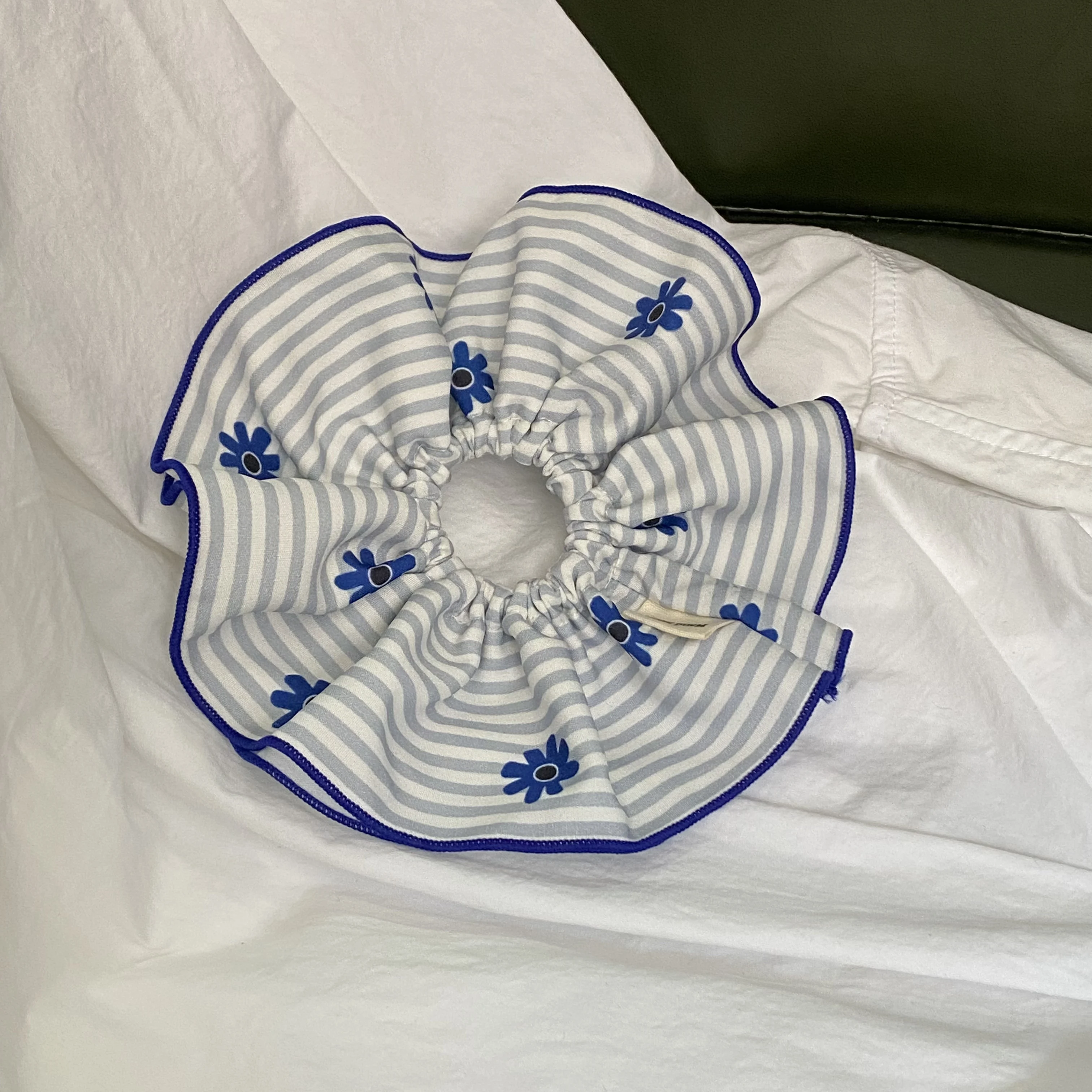 1Pc Blue And White Striped Floral Scrunchies Set, Handmade Hair Accessories For Women, Cute Hair Ties For Daily And Party Wear