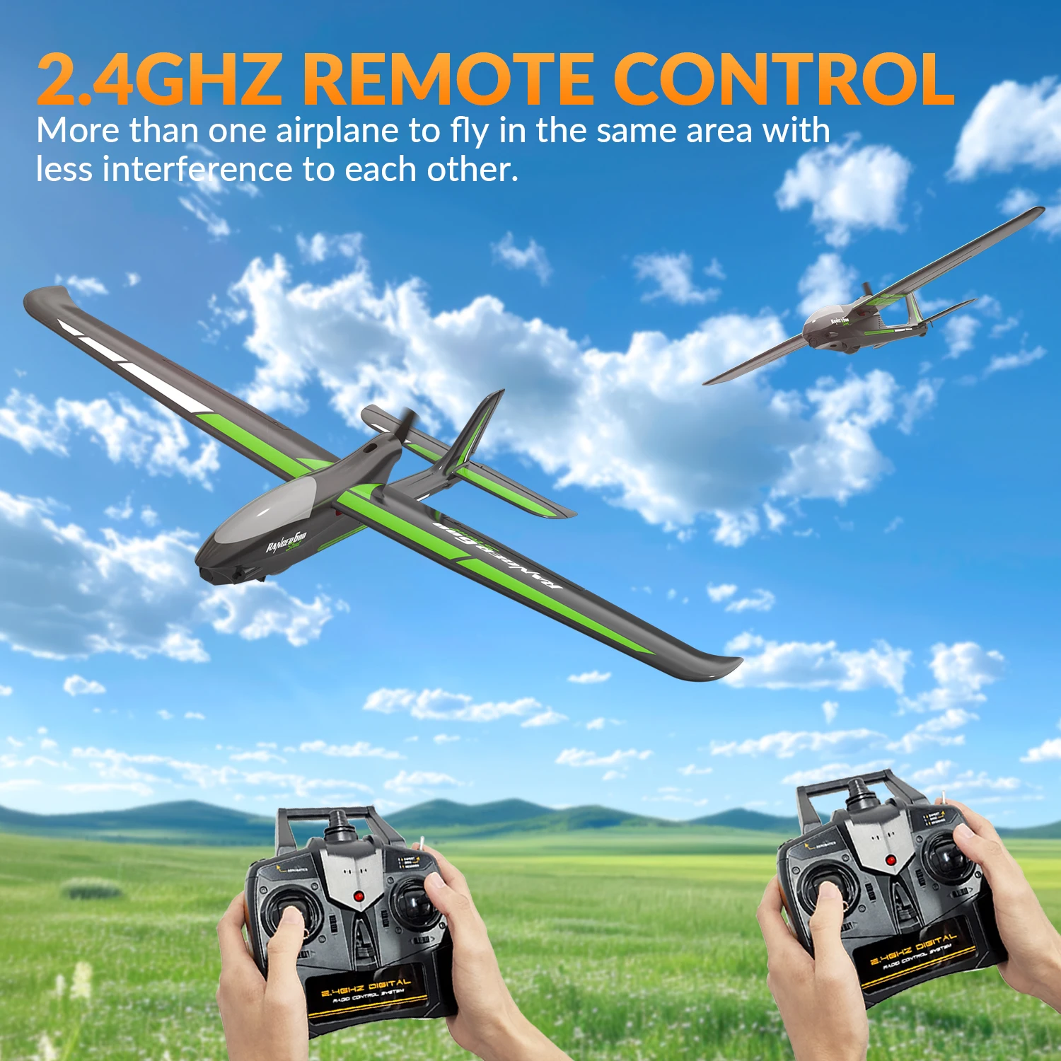 Planeur RC Xpilot pour Débutants et Experts en action dans le ciel bleu, avec des nuages en arrière-plan.