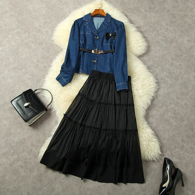 

New European and American women's wear for winter 2022 Blue denim coat long sleeves and bow belt Pleated skirt Fashion suits