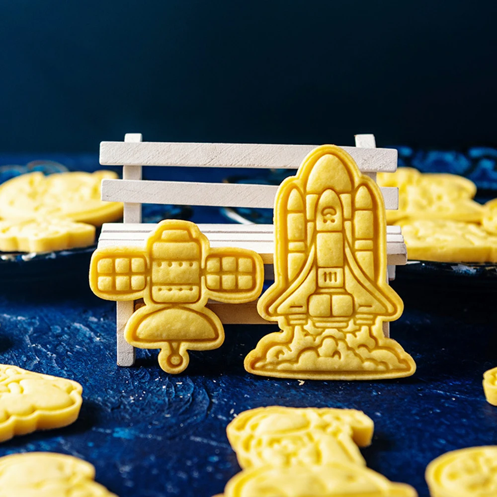 Cartoon Astronaut Cookie Mold 3D Dimensional Cake Cutting DIY Baking Tool