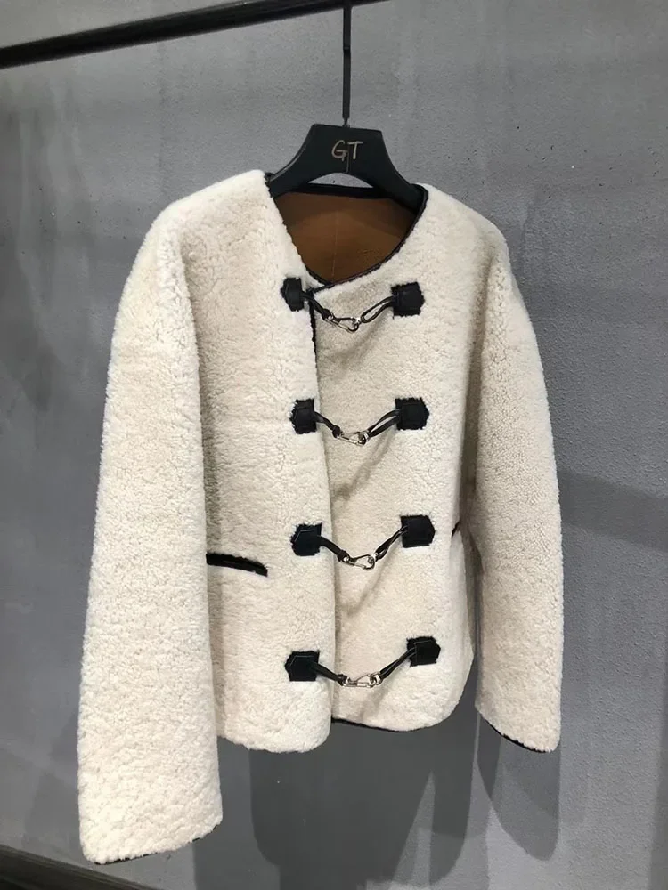 Рисунок 3 - Женская двухсторонняя куртка из