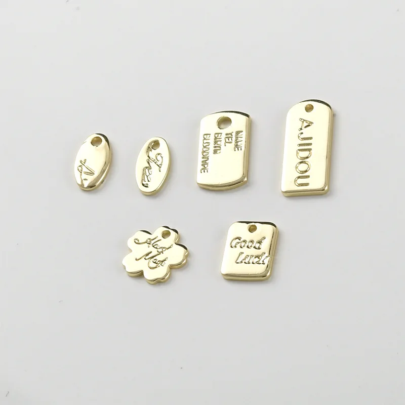 구리 도금 14k 골드 색상 영문자 꽃 모양 작은 태그 원형 타원형 펜던트 테일 체인 펜던트 DIY 쥬얼리 액세서리
