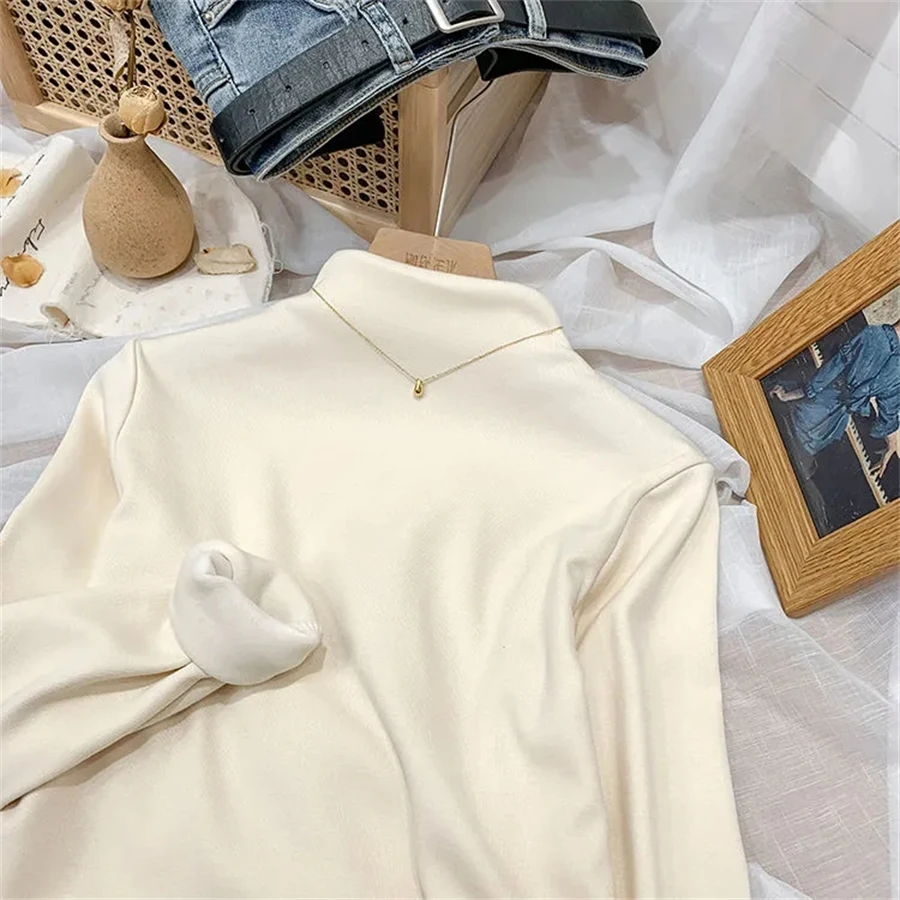 Apricot color