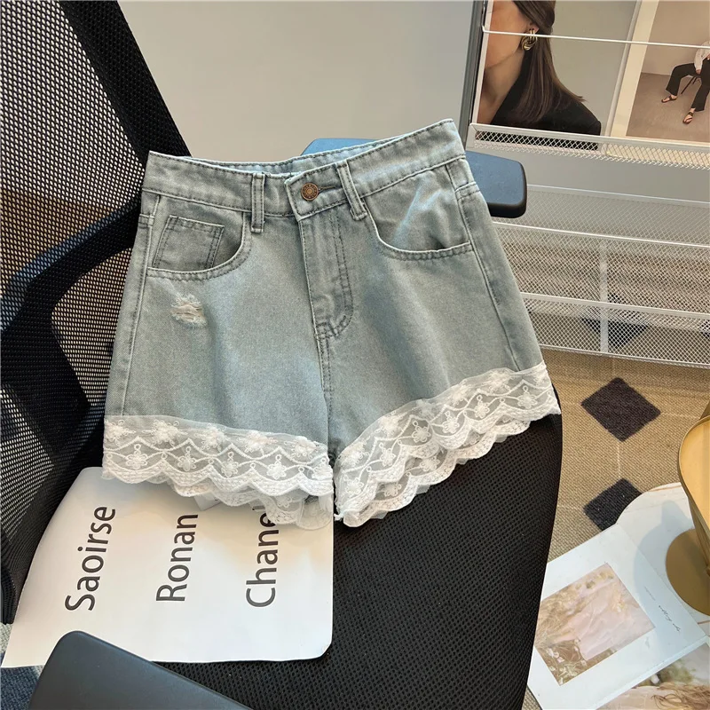 

2024 Spring/Summer New Korean Edition Loose and Slim Splicing Lace Wide Legs A-line Broken denim shorts Women's hot pants trend