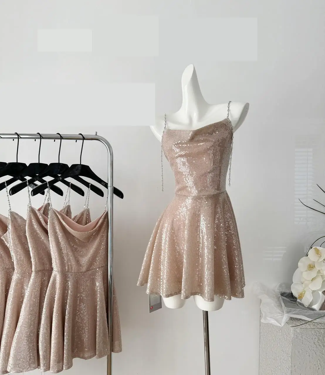 

Women's Sexy Swinging Collar Strap Sequined Dress Lady Summer Bling Bling Slim Sleeveless Mini Dress