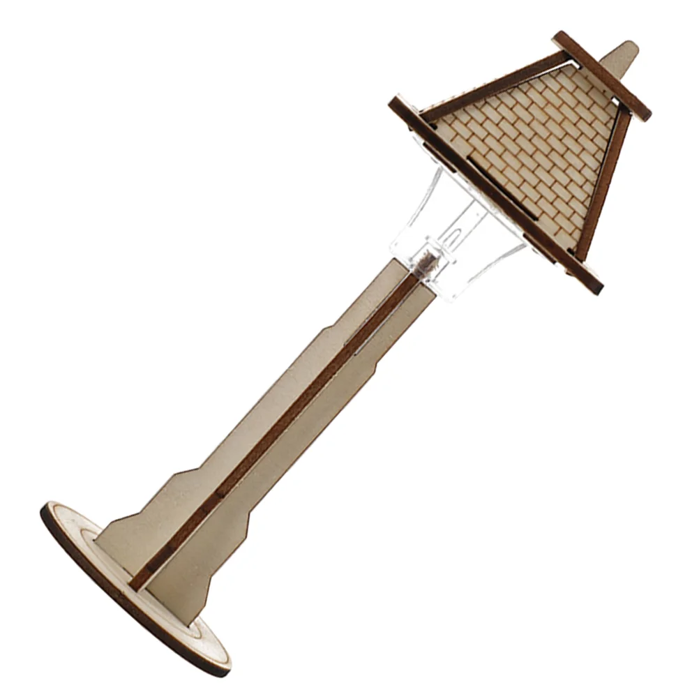 Рисунок 6 - Деревянная настольная лампа