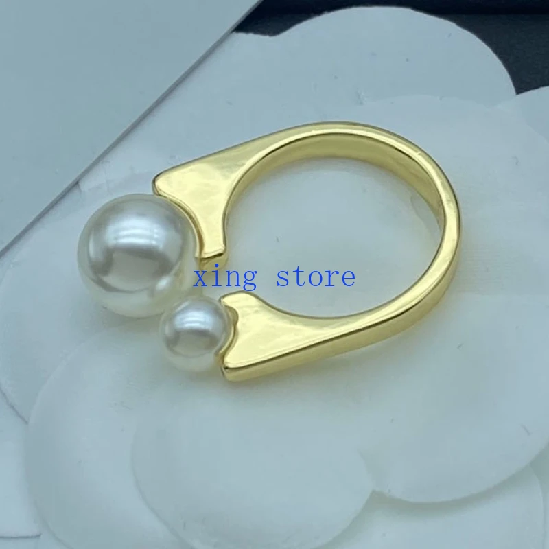 2024 Fashion New Sweet and Romantic Simulated Pearl Inlaid Round Women's Ring