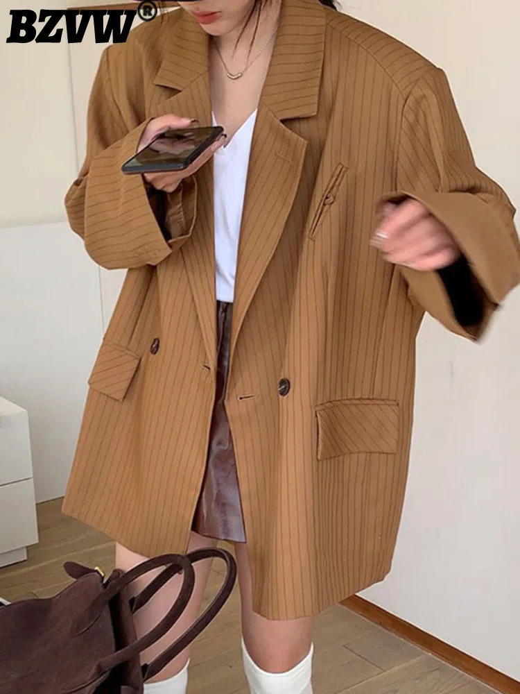 

Женский блейзер в полоску BZVW, повседневное двубортное пальто с отложным воротником, подчеркивающее индивидуальность, новая одежда на осень 2024, 25X4555