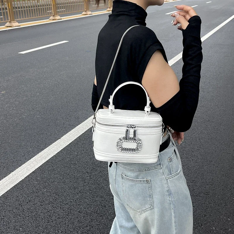 Рисунок 4 - Новая модная квадратная мини-сумка с откидной крышкой