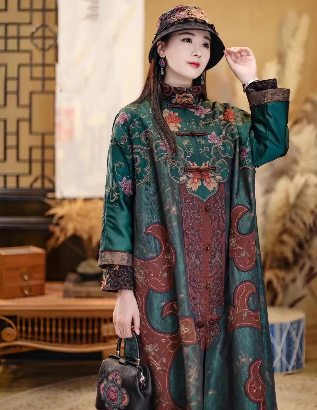

TOP Women's coat Vintage Green embroidery long Trench coat National style loose Large size Luxury coat Autumn outerwear