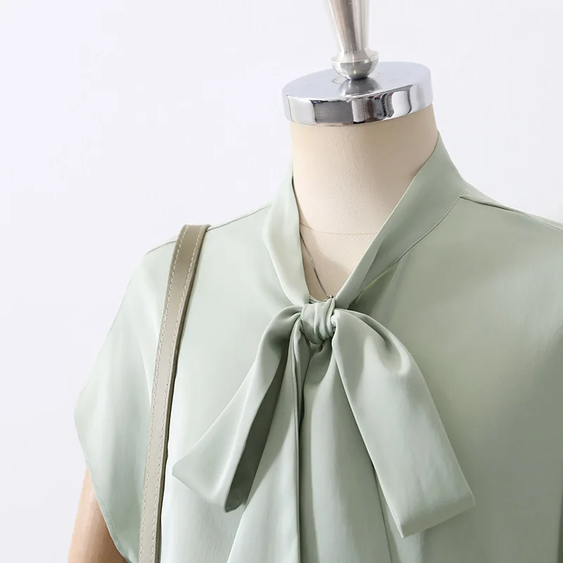 2023    ο 巹 ȿ   ƾ   Ȱ V-neck ƴ õ ž