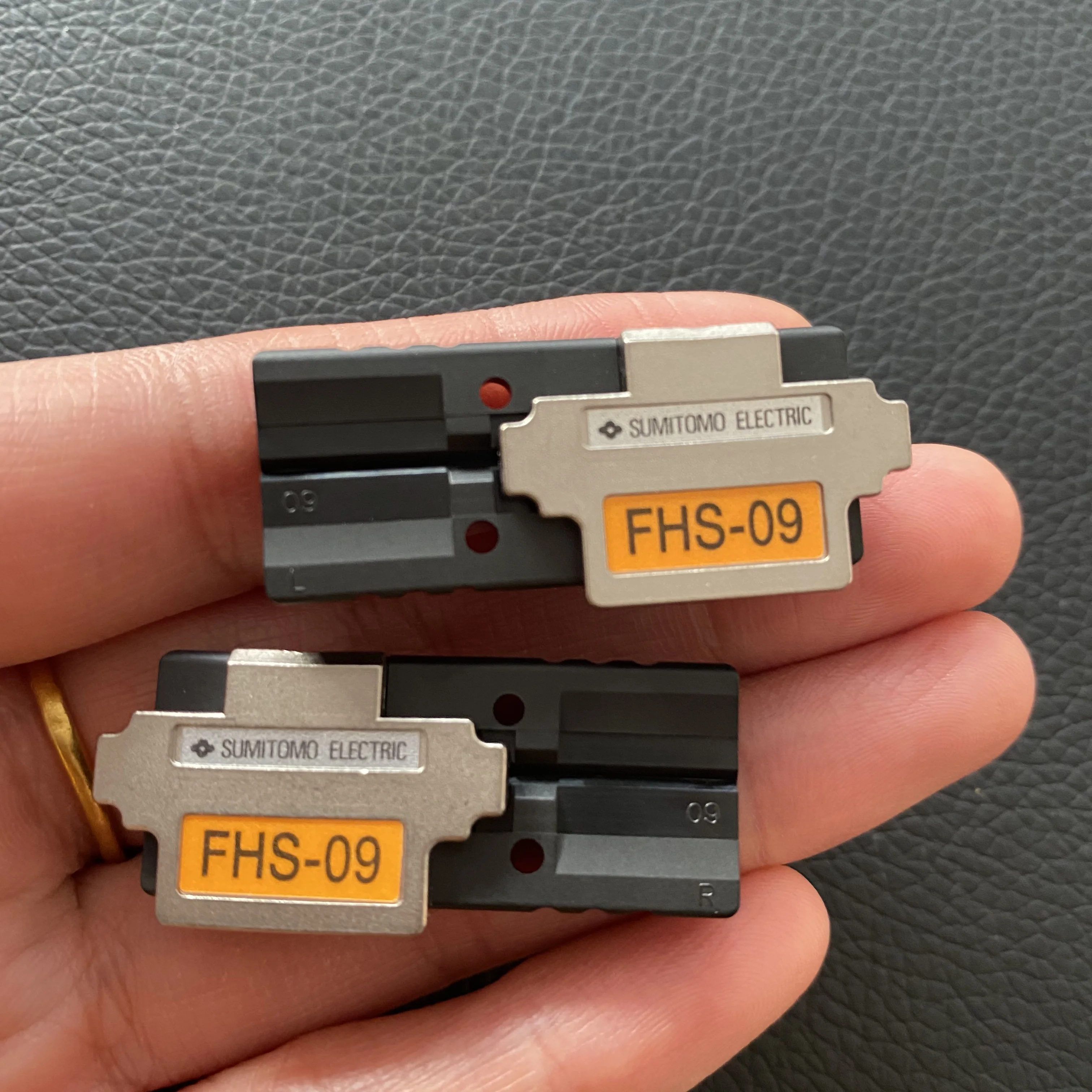 1Pair FHS-09 Fiber Holder, For Sumitomo T-66 T-81M T-71M Ribbon Pigtail Fiber Fusion Splicer Clamp Jumper Fibers / Fiber Holder