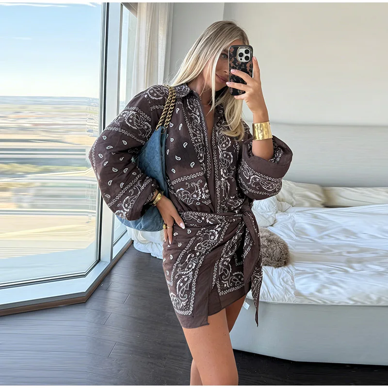 Modischer Leichtgewichtiger Blumendruck-Oversize-Mantel & Quadratischer Schal-Rock & Lange Hose für Damen 2026 Urlaubs-Streetwear-Outfits – Detail 10