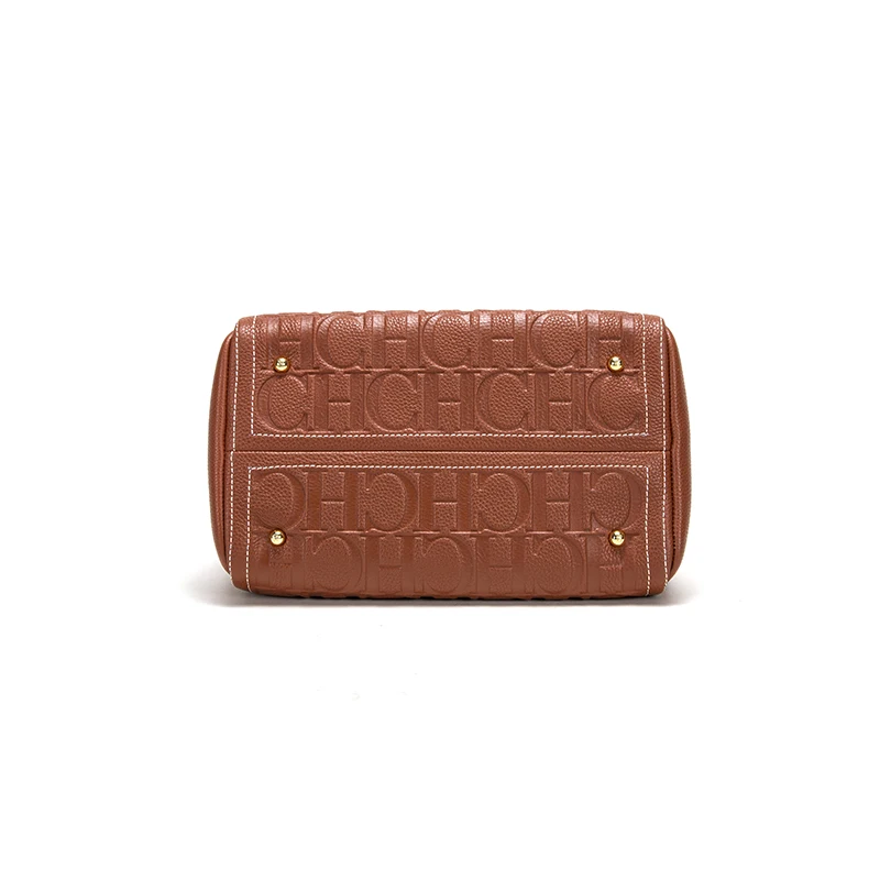 حقيبة كتف نسائية من علامة CHCH التجارية، تتميز بتص...