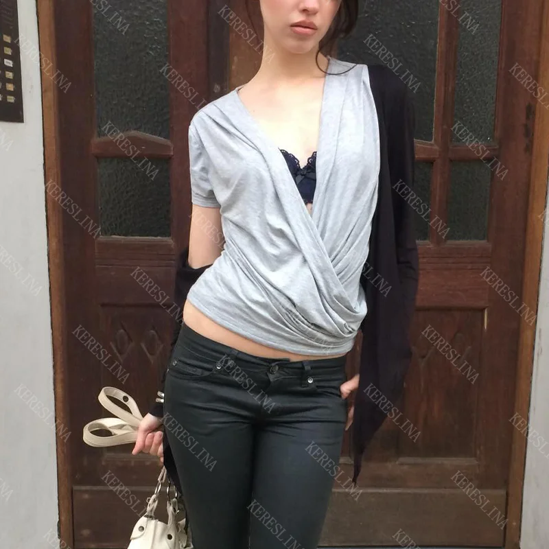 2000er Jahre Amerikanischer Retro-Stil Einfarbiges Sexy Damen-Mode-Crop-Top Vielseitiges Tief Ausgeschnittenes Streetwear Vintage Damen-Crop-Top T-Shirts