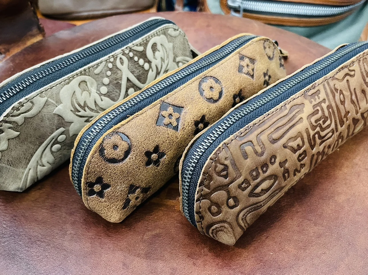 첫 번째 층 소가죽 엠보싱 가죽 소형 버기 백, 다양한 디자인 랜덤 배송 불량