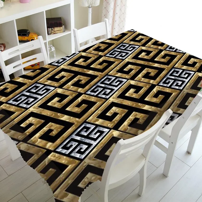 Nappe grecque noire et or à motif mosaïque