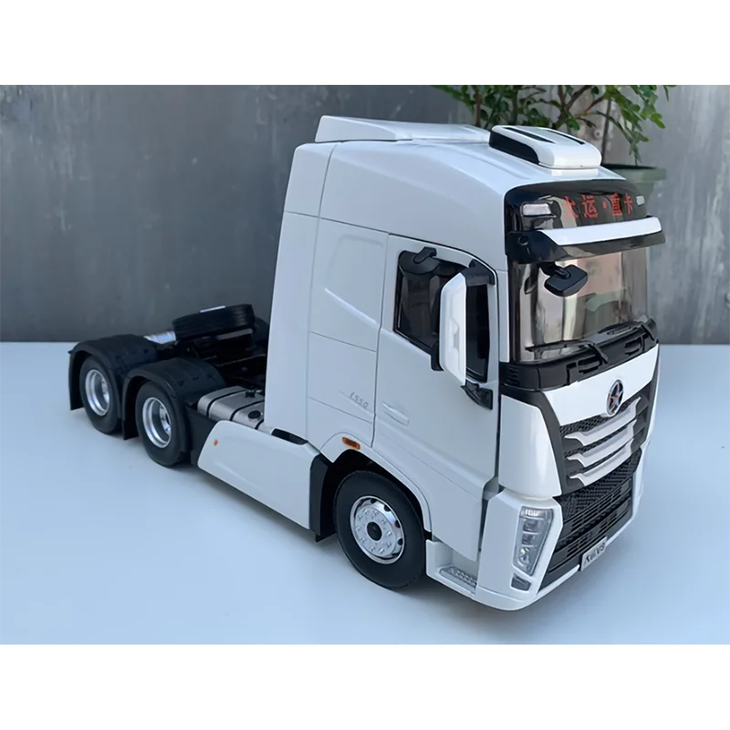 Diecast 1: 24 Scale Dayun V9 Heavy Truck Alloy Traction Head Transportation Engineering Vehicle Simulation Model Diecast 1: 24 Scale Dayun V9 Heavy Truck Alloy Traction Head Transportation Engineering Vehicle Simulation Model