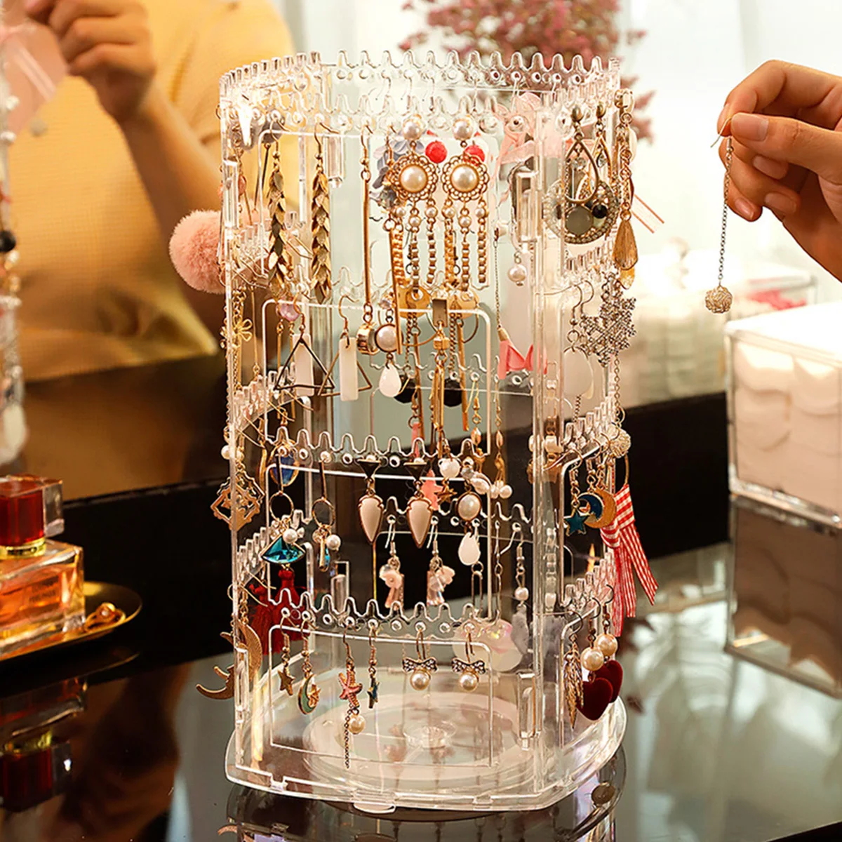 

Вращающийся стеллаж для хранения ювелирных изделий, ожерелий, серег, гвоздей, прозрачный, разные позиции для подвешивания, вращение на 360 градусов