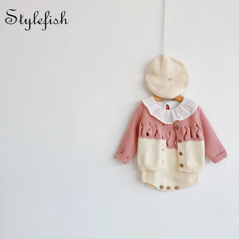 

2022 autumn Baby's contrast color Hot sale unique baby clothing sets stitching romper crawling suit + Coat two-piece set