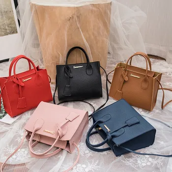 Fashion Women's Large Capacity Shoulder Bag with Ribbon Chain 1