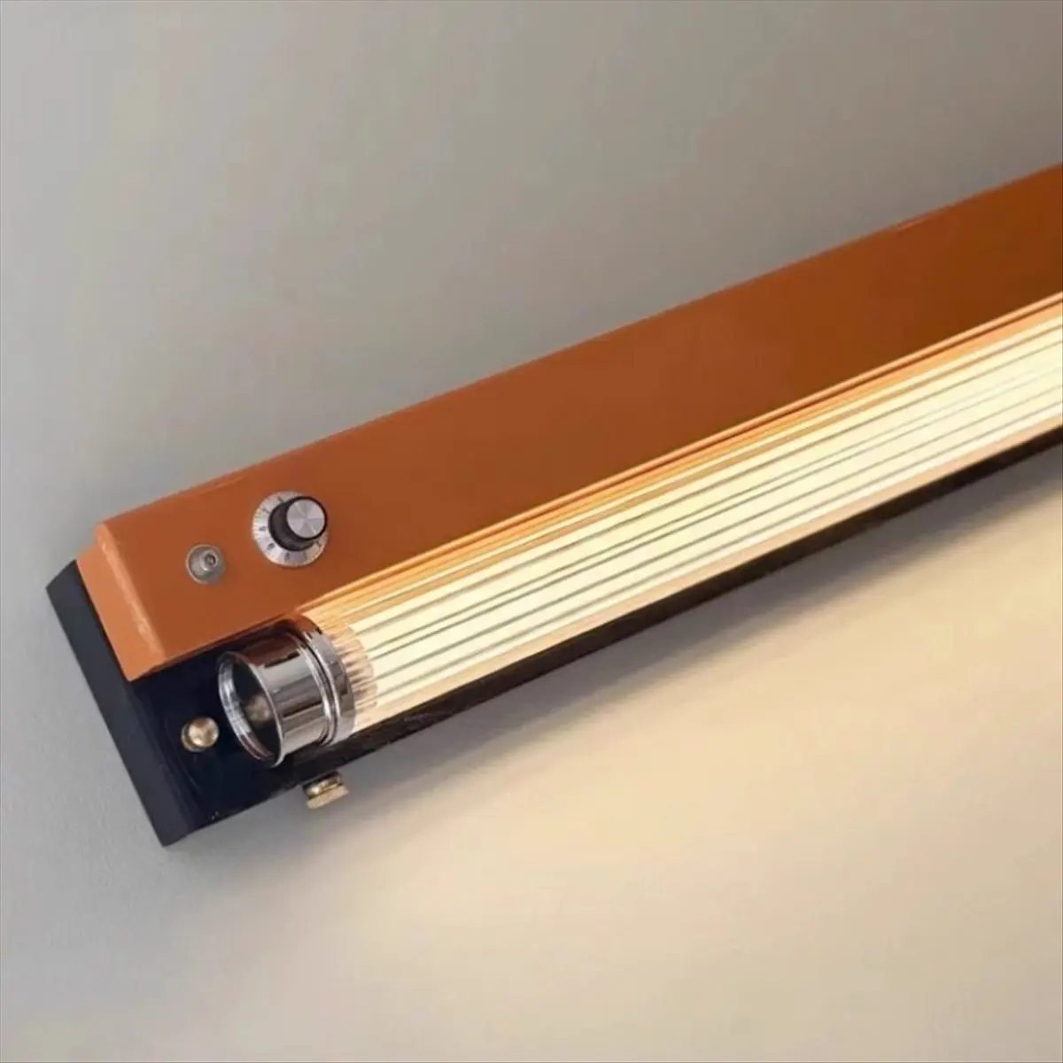 최신 예술 디자인 LED 벽등 스위치 디밍 신형 오렌지 블랙 메탈 클리어 아크릴 튜브 벽등 침실 거실 상점용