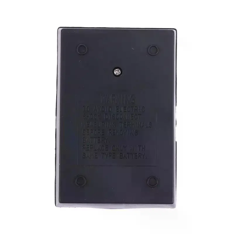 Utilisation du multimètre numérique 600V AC pour tester une batterie de modélisme.