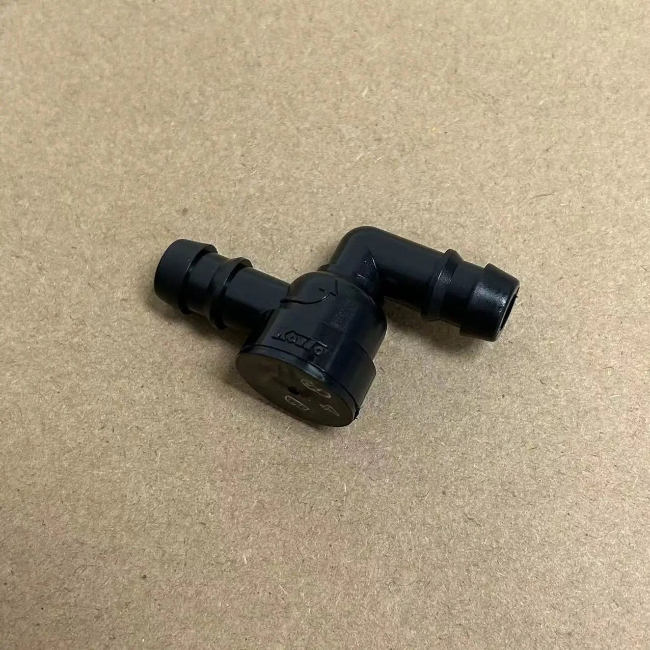 

85299-33020 For Toyota Land Cruiser 4500 4700 LC100 Original Headlight Cleaning Spray Pipe One-way Valve Elbow Valve