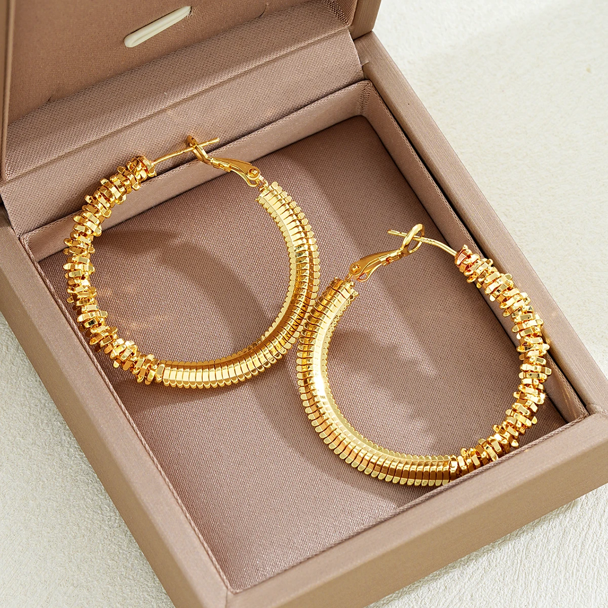 New Fashion Classic Simple Big Round Unique Design Hoop Earrings for Women Elegant Exquisite Irregular C Shape Earrings Jewelry