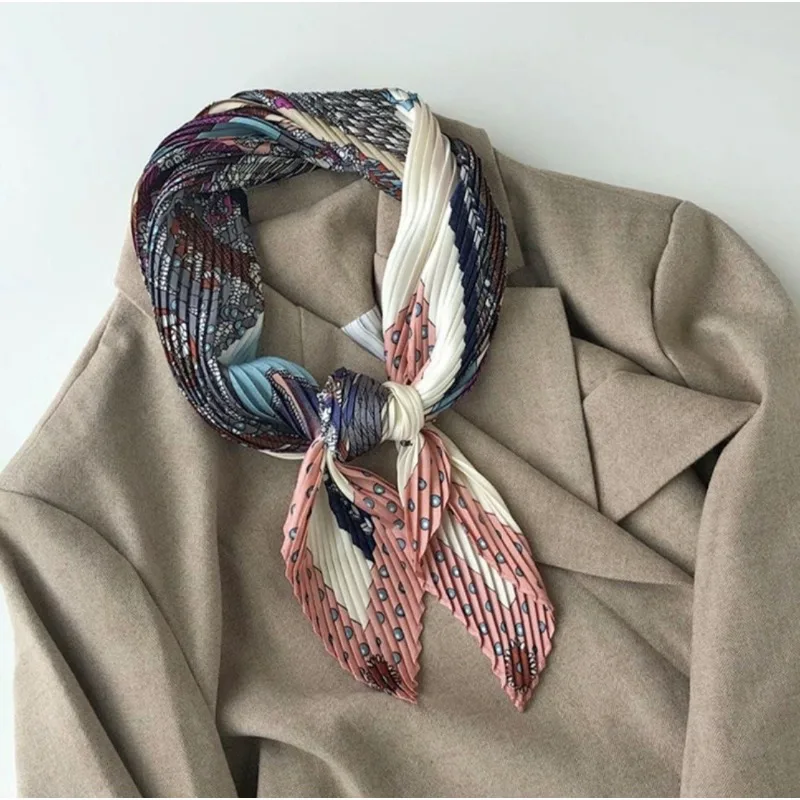 Ladies' Spring and Summer Scarves Are Fashionable Simple and Versatile with Pleats and Ins Scarves Paired with Skirts 3