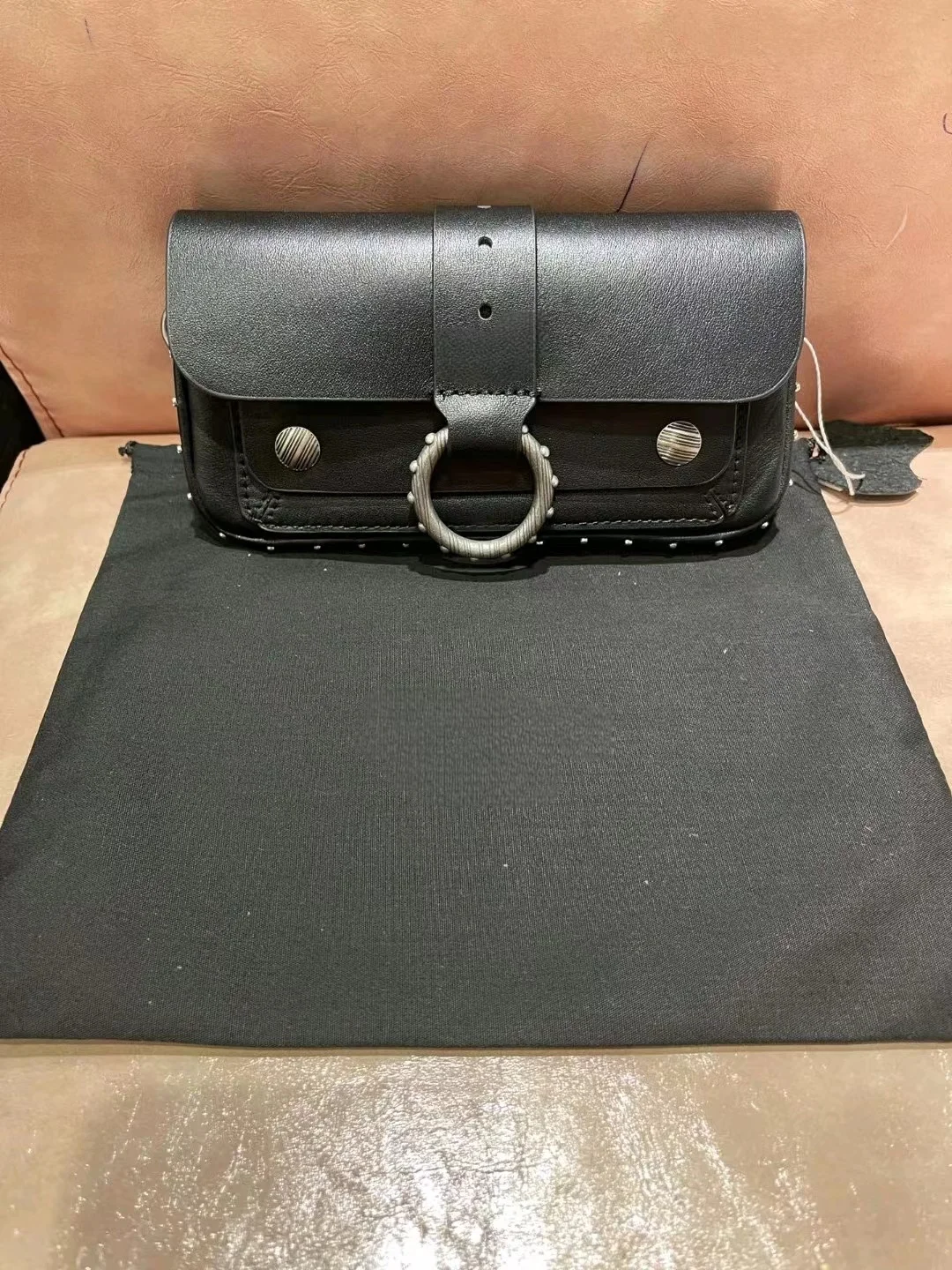 

ZV New Black Cowhide Customized Silver Hardware Fashionable and Trendy Style Commuting Phone Backpack