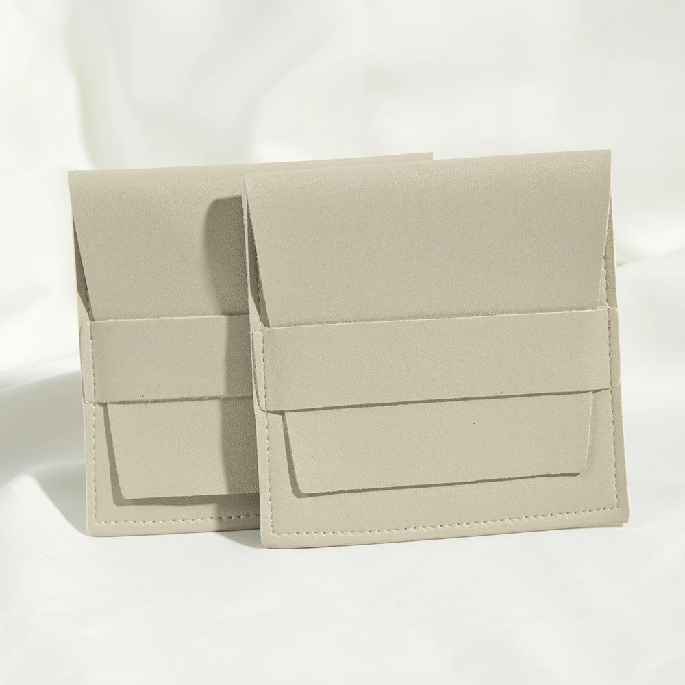 50 Stück 8x8cm Weiche Leder-Ring-Geschenktaschen Maßgefertigte Schmuckverpackung Langlebige Ohrringe-Halsketten-Make-up-Verpackungsbeutel Höhere Qualität – Detail 17