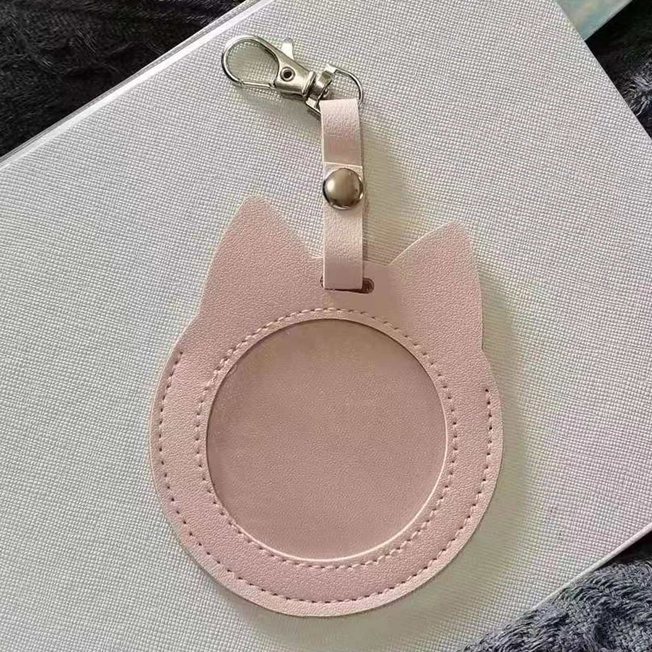 Tragbare Runde Abzeichen-Aufbewahrungstasche - Schutzhülle & Präsentationsbeutel, Niedliche Anime-Tasche als Zubehör für Abzeichensammlung & Tägliches Tragen – Detail 7
