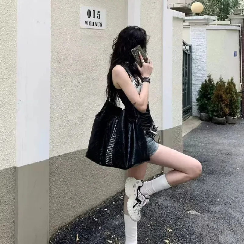 Casual Large Capacity Soft Leather Single Shoulder Bag Trendy Tote Bag for Women Vintage Style Fashionable Minimalist Design