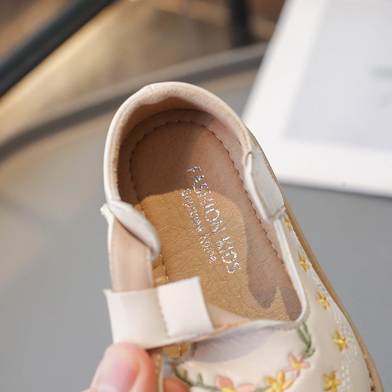 Leather Shoes Girls Shoes Girls Flats Retro Girls Princess Leather Shoes Spring Children Flowers National Style Dance Shoes Kids Toddler Girls Flats H08074