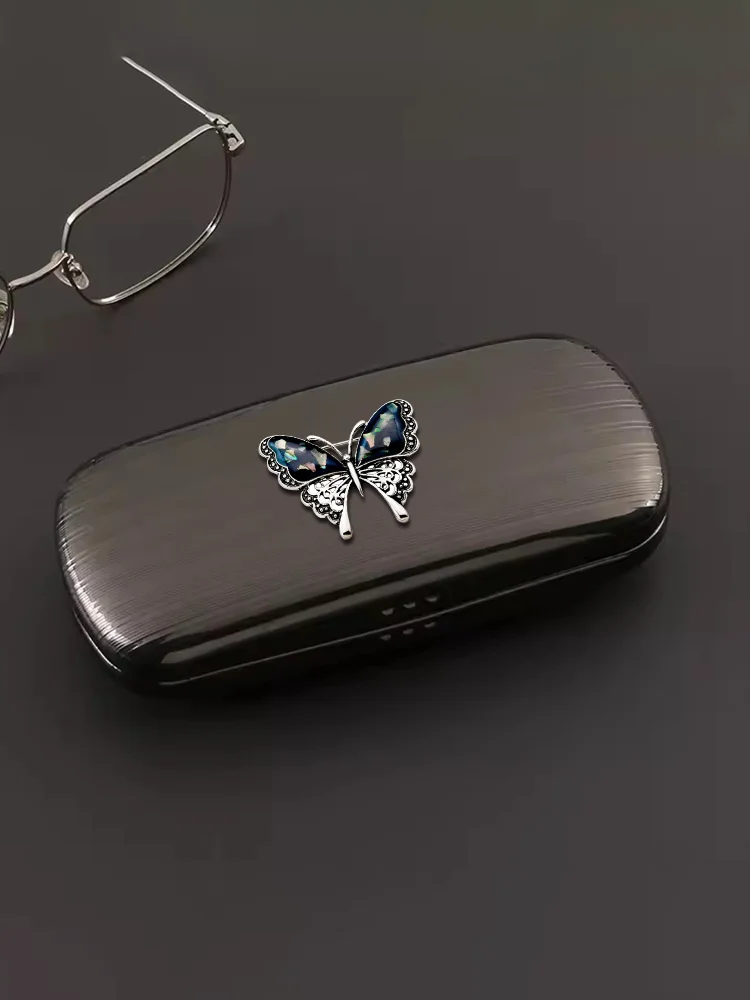 

Premium Aluminum Eyewear Cases For Sturdy Eyewear Caese - Ornamented Gold 'S' Decor